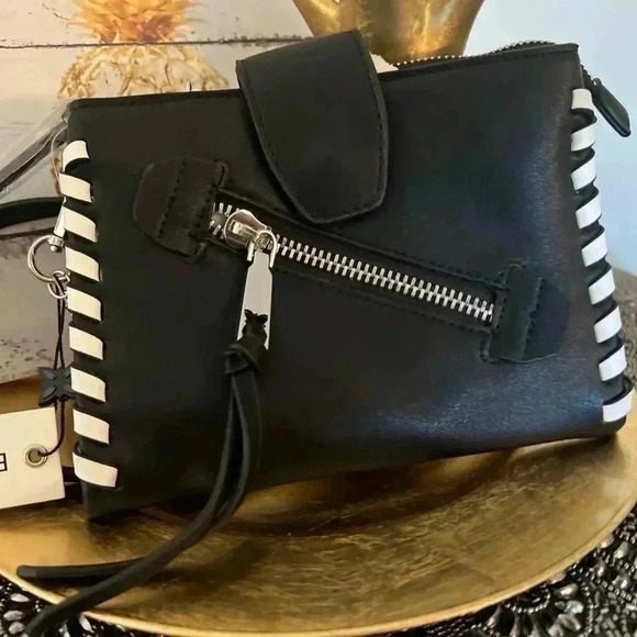 BCBG Handbags - BCBG AUBRY CROSSBODY BAG NWT